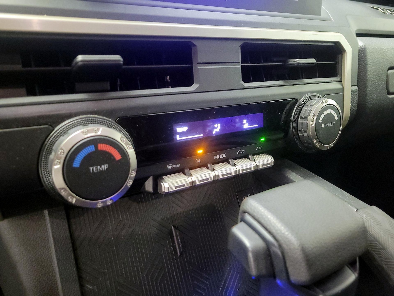 2025 Toyota Tacoma SR - Photo 17