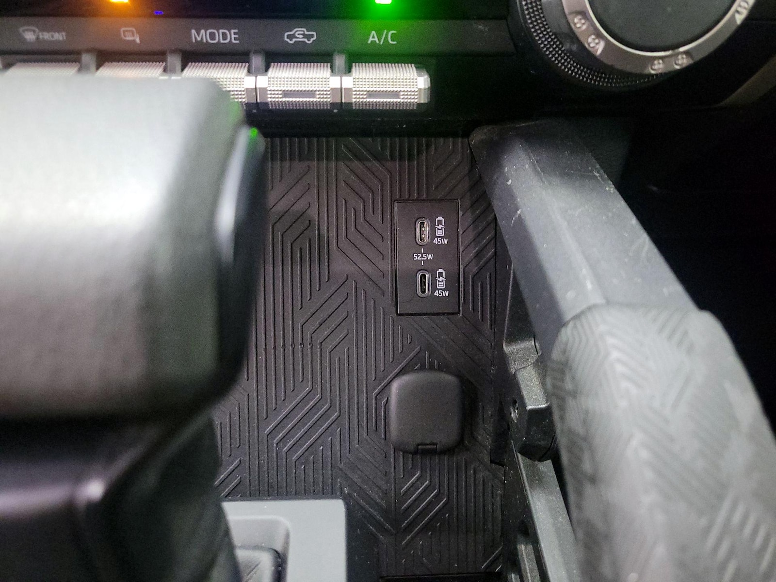 2025 Toyota Tacoma SR - Photo 19