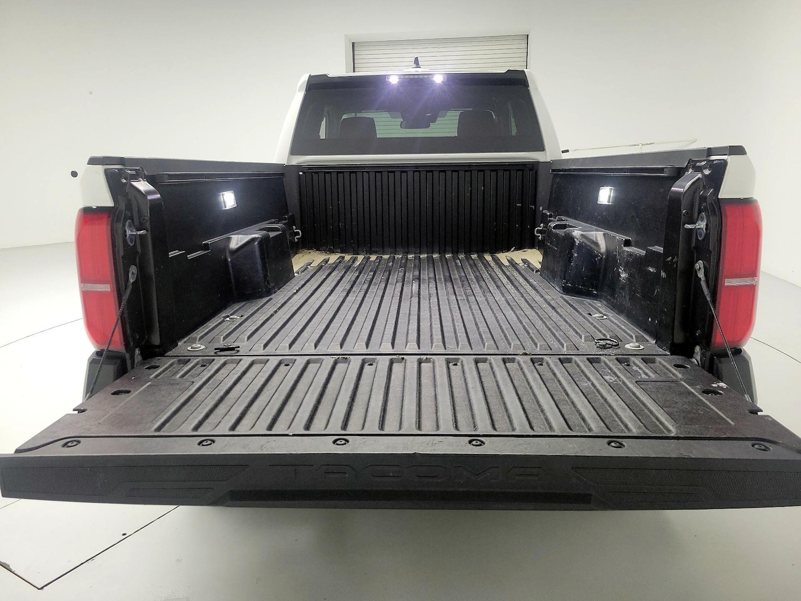 2025 Toyota Tacoma SR - Photo 20