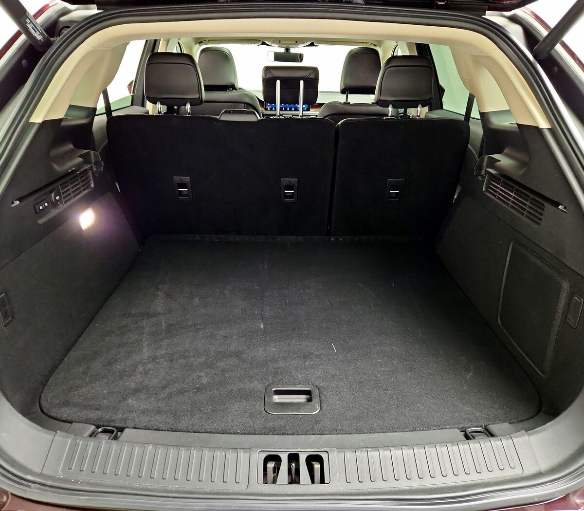 Trunk/Cargo (Seats Up)