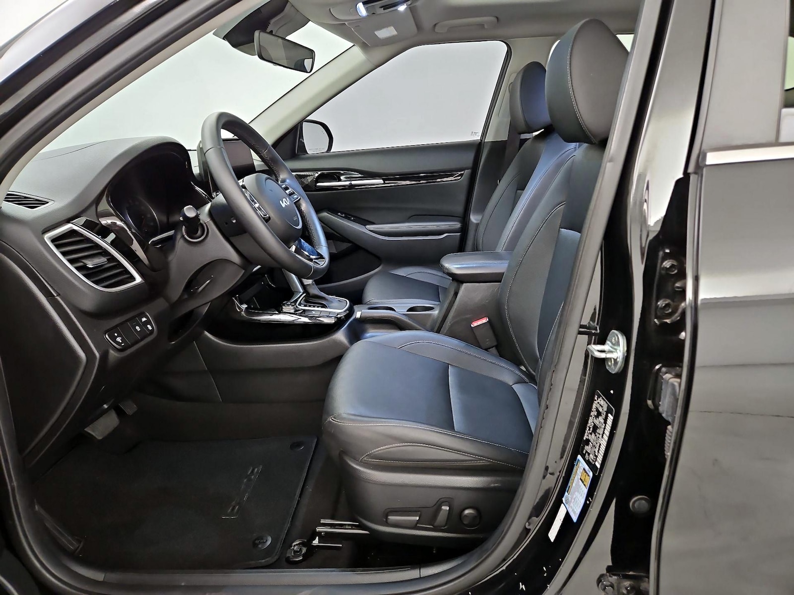 2022 Kia Seltos EX - Photo 12