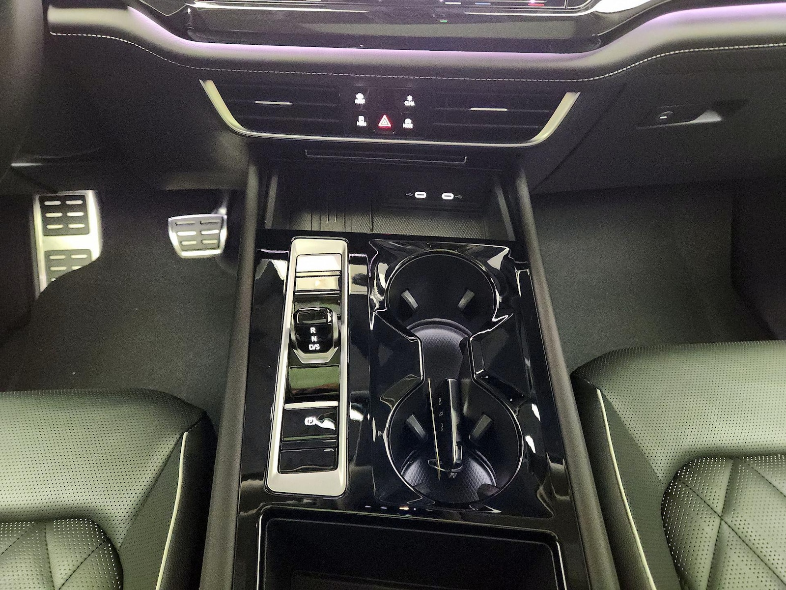2025 Volkswagen Atlas SEL Premium R-Line - Photo 19