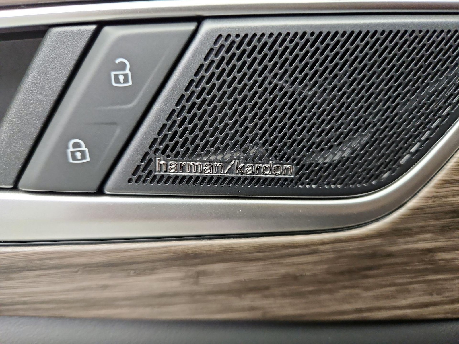 2025 Volkswagen Atlas SEL Premium R-Line - Photo 28