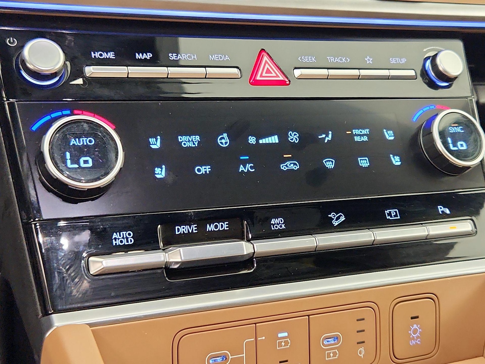 2025 Hyundai Santa Fe Limited - Photo 18