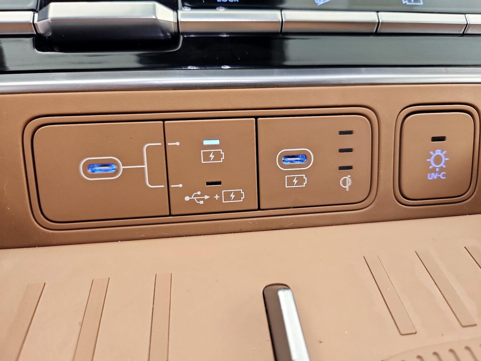 2025 Hyundai Santa Fe Limited - Photo 20