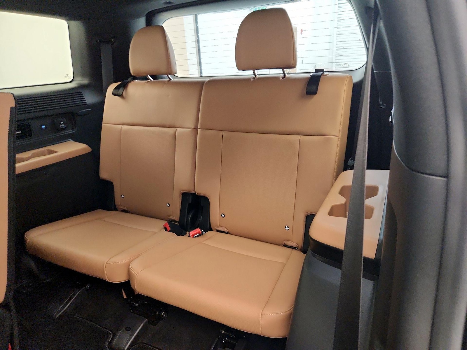 2025 Hyundai Santa Fe Limited - Photo 23