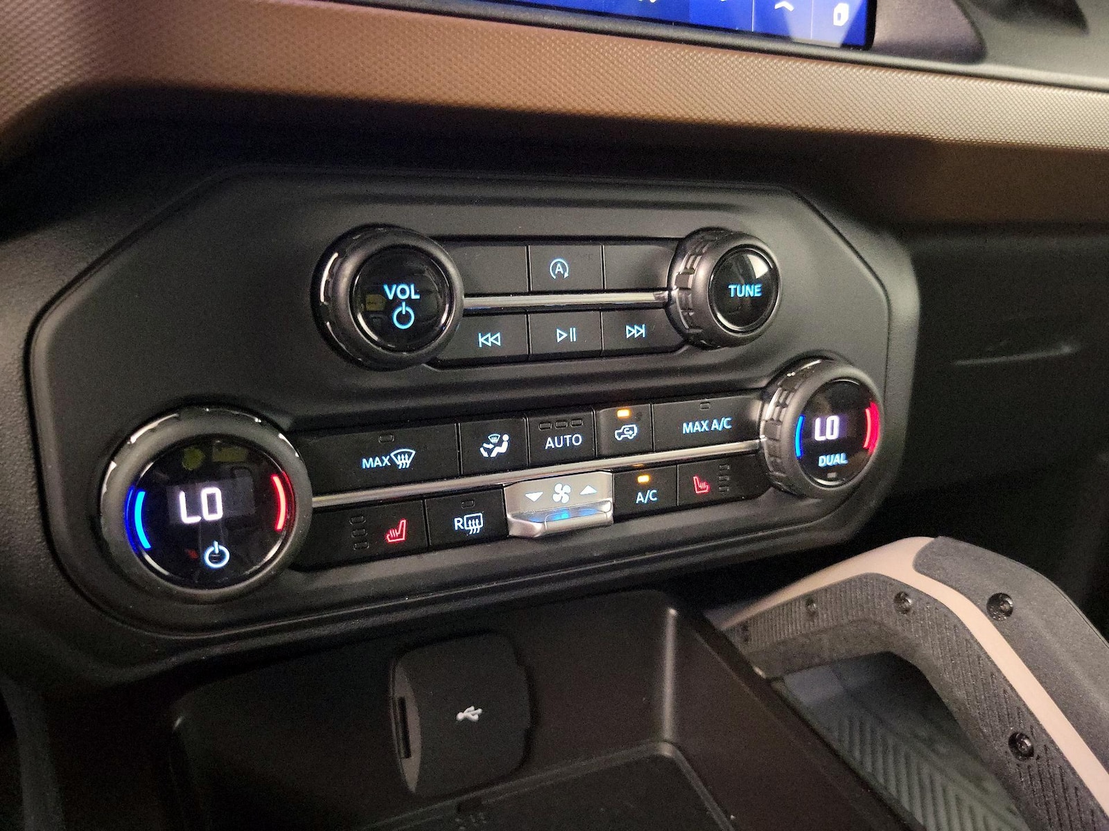 2024 Ford Bronco 4-Door Outer Banks - Photo 18