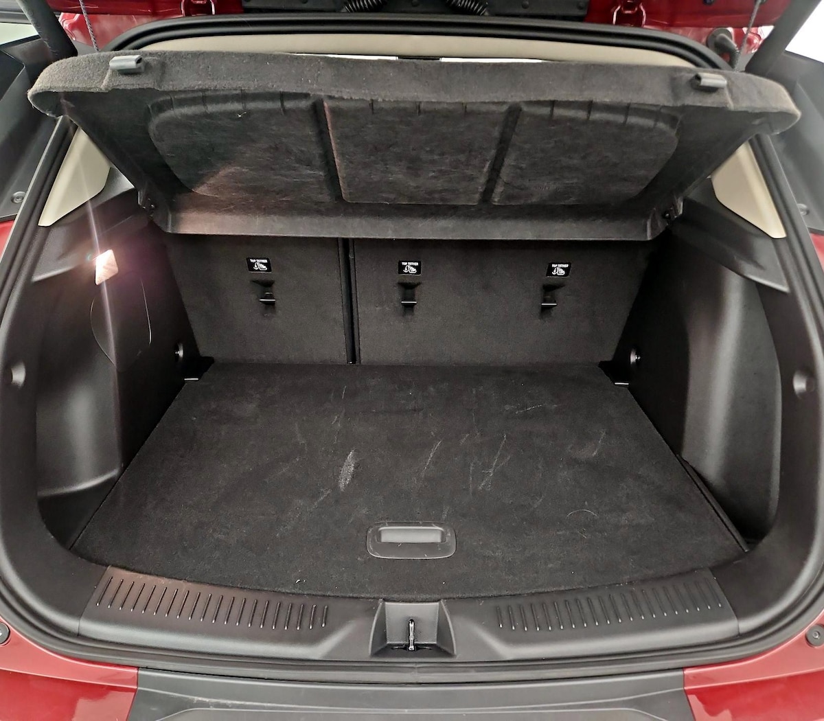Trunk/Cargo (Seats Up)