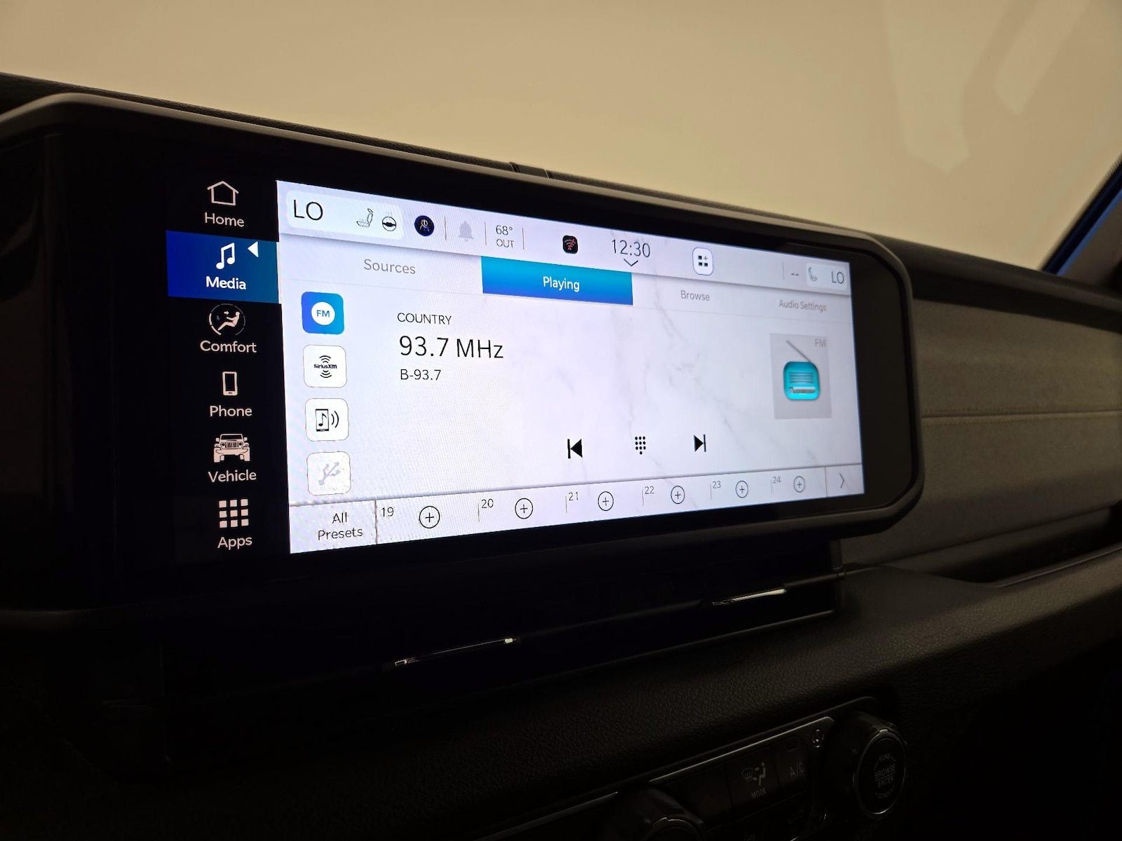 2025 Jeep Wrangler 4-Door Willys - Photo 16