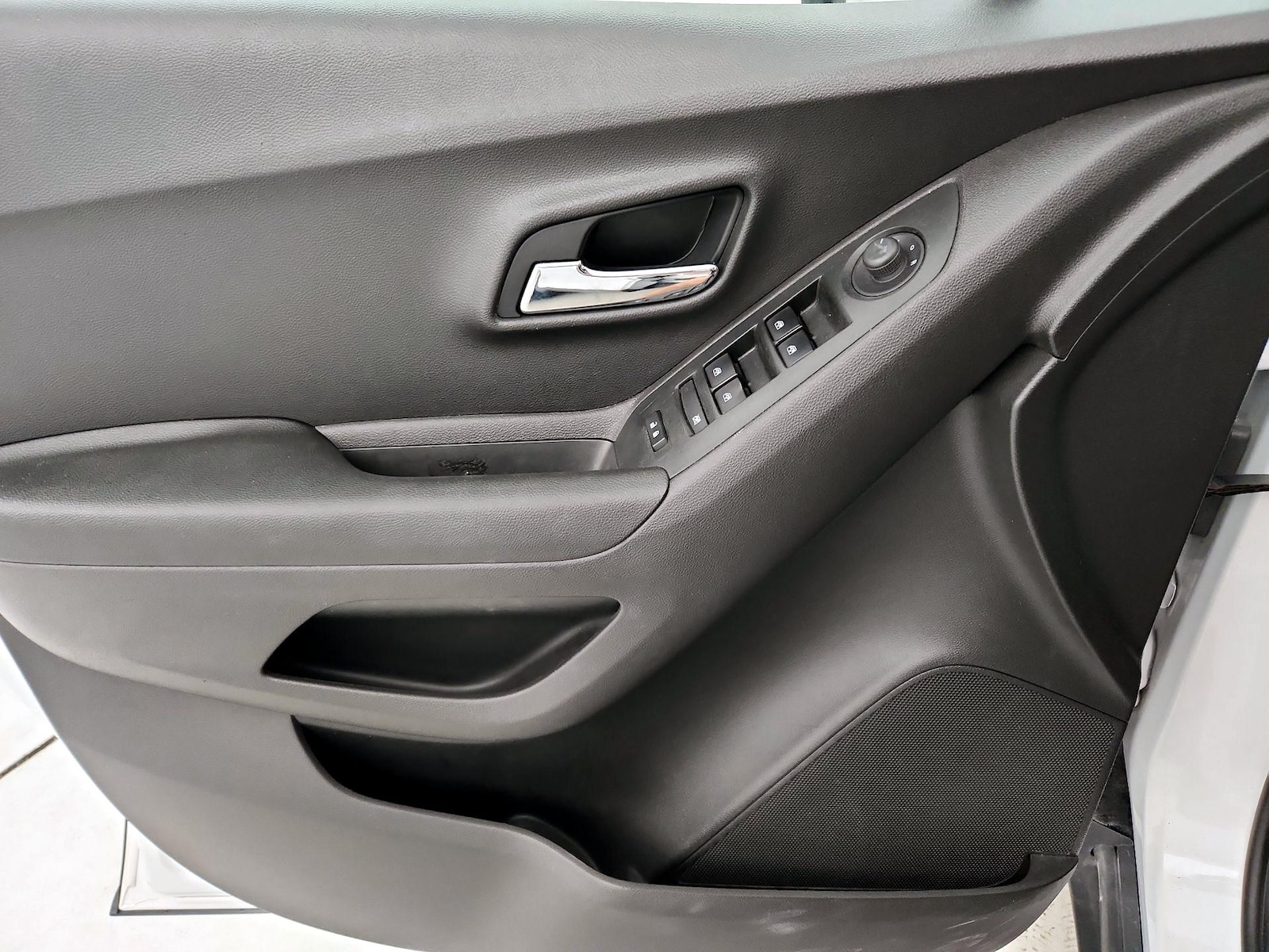 2020 Chevrolet Trax LS - Photo 11