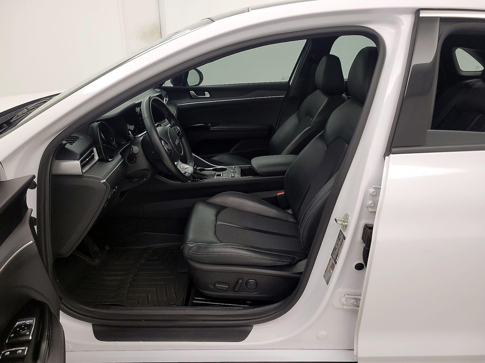 2024 Kia K5 GT-Line - Photo 12