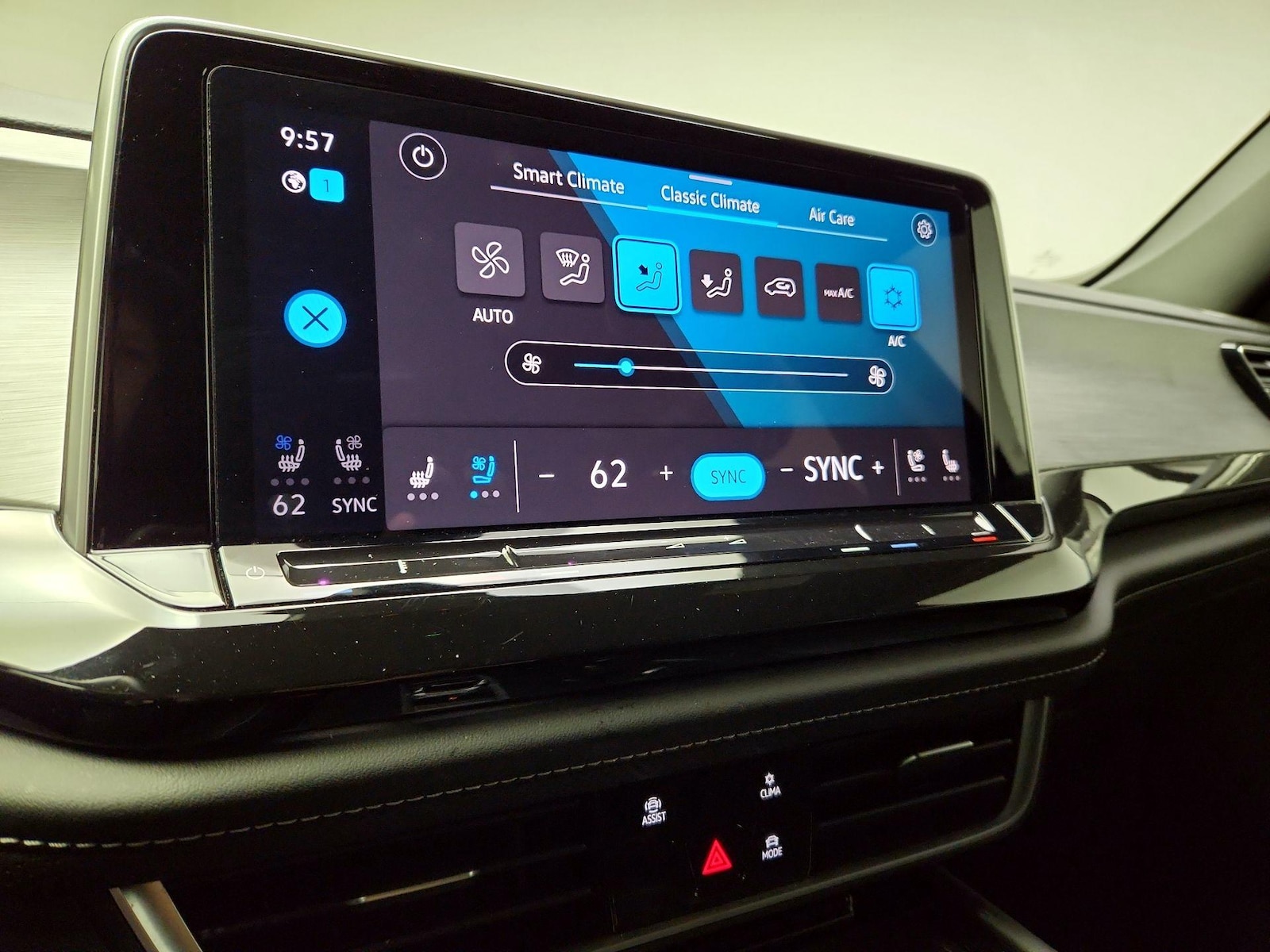 2025 Volkswagen Atlas Cross Sport SE - Photo 15