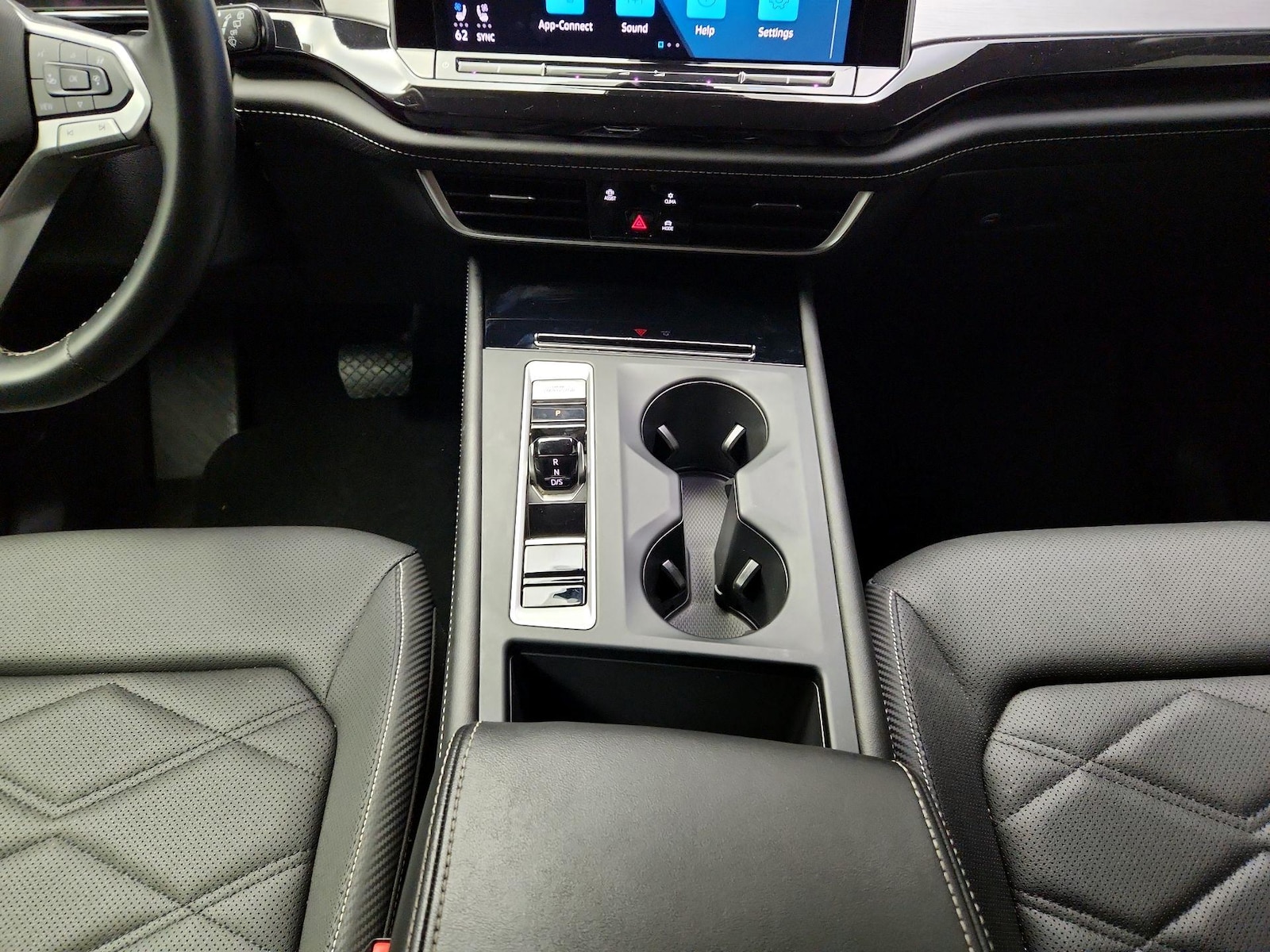 2025 Volkswagen Atlas Cross Sport SE - Photo 16
