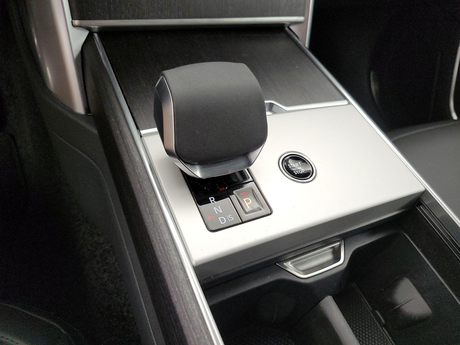 2025 Land Rover Range Rover SE - Photo 19