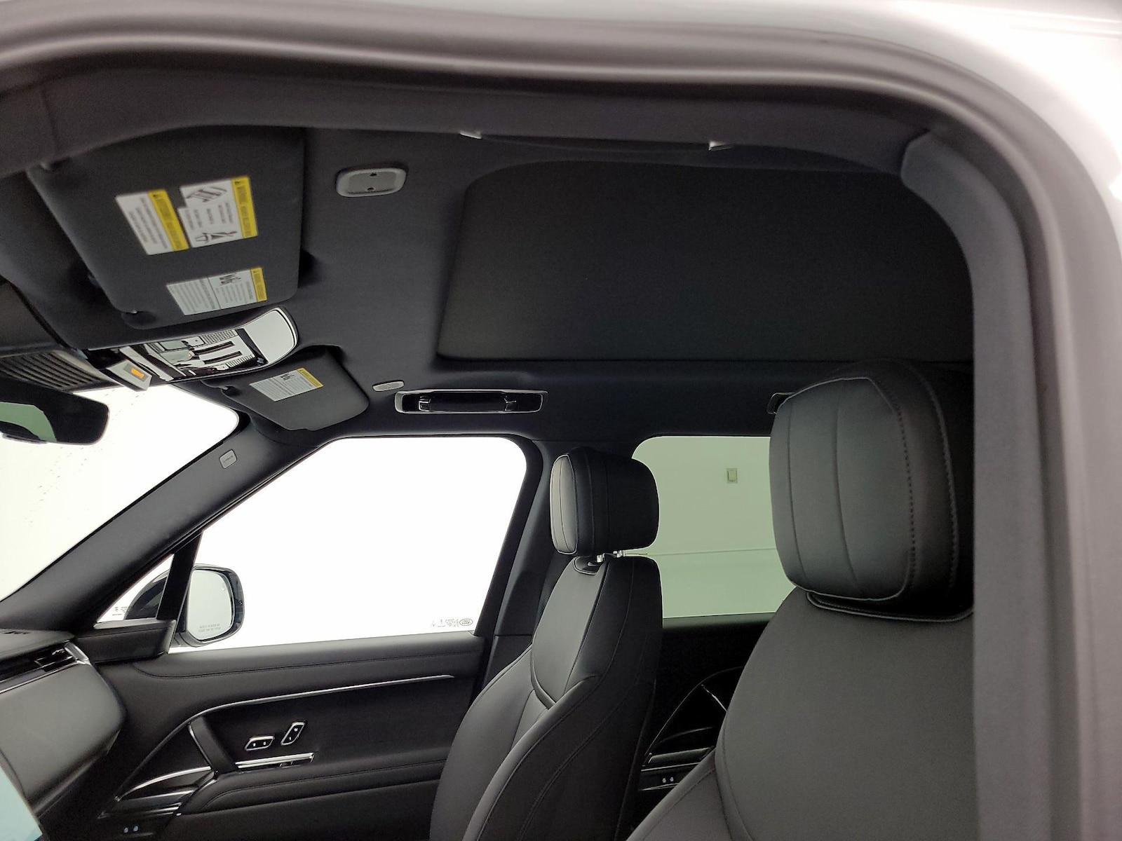 2025 Land Rover Range Rover SE - Photo 20
