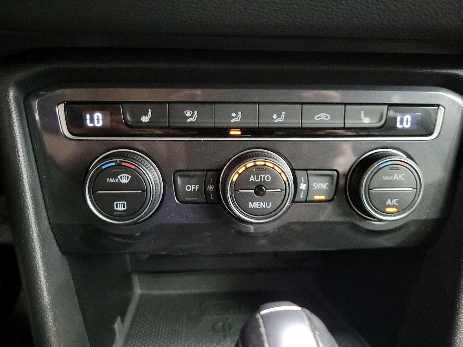 2020 Volkswagen Tiguan SE - Photo 17