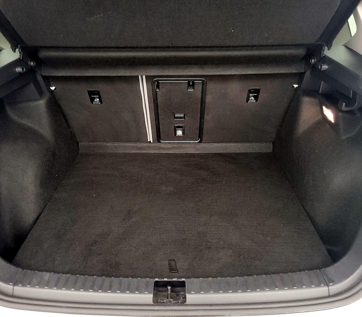 Trunk/Cargo (Seats Up)