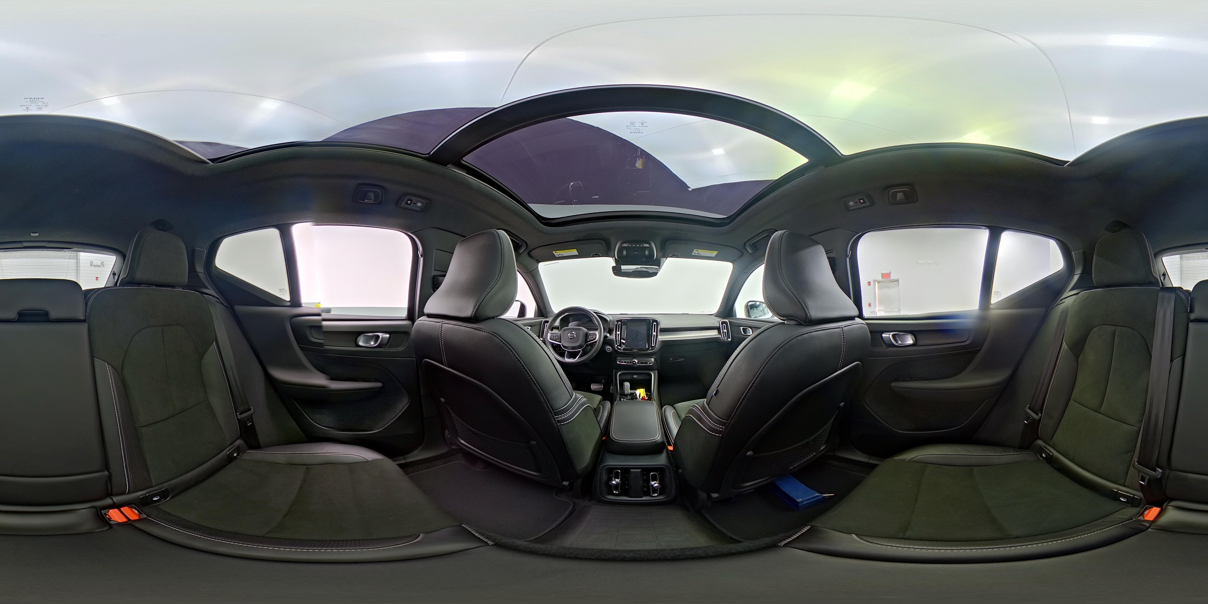 2020 Volvo XC40 R-Design - Photo 28