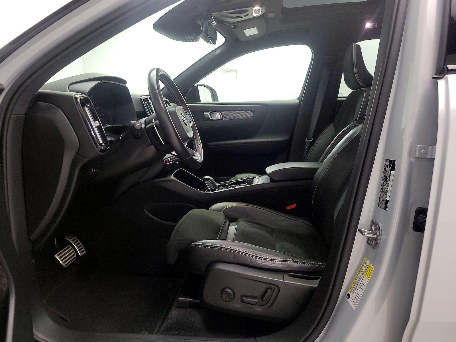 2020 Volvo XC40 R-Design - Photo 12
