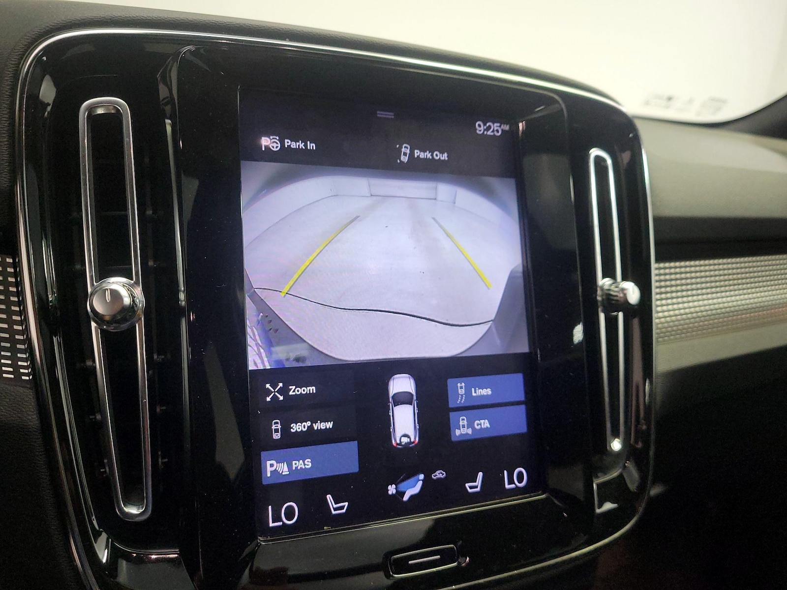 2020 Volvo XC40 R-Design - Photo 16