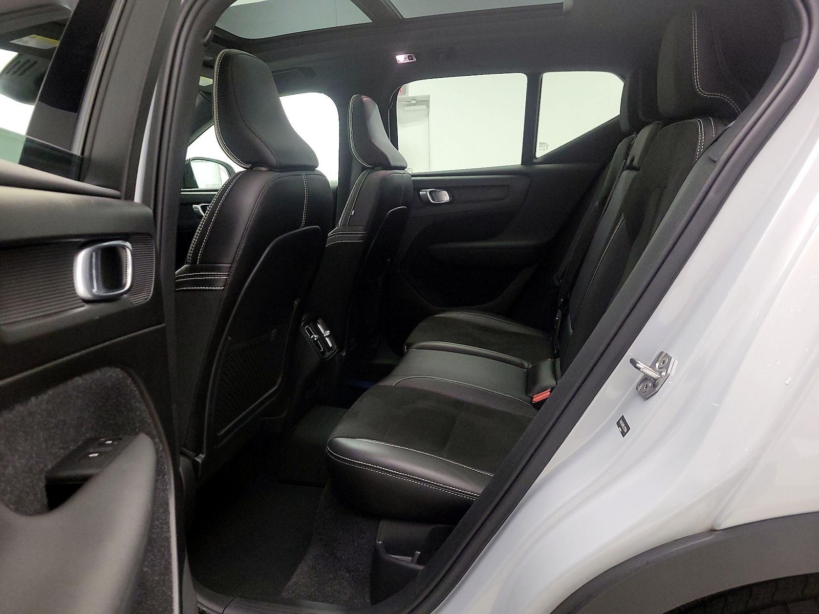 2020 Volvo XC40 R-Design - Photo 22
