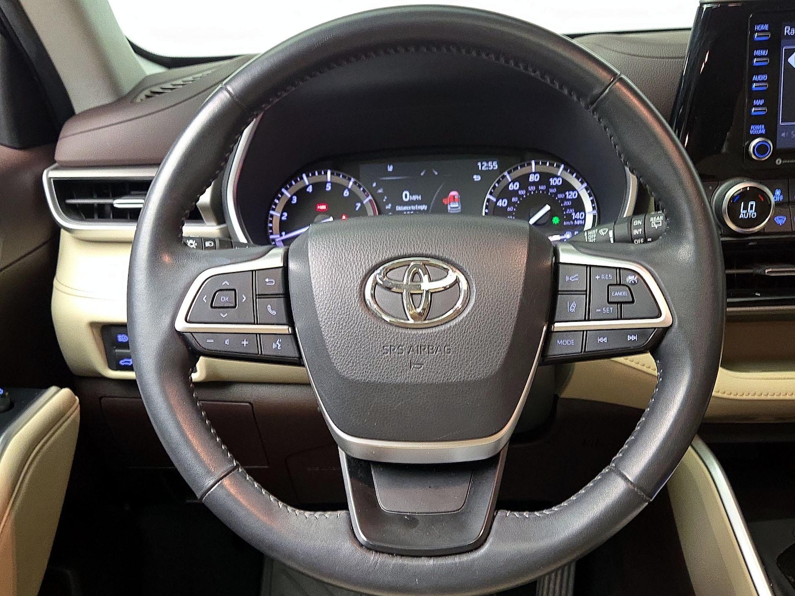 2022 Toyota Highlander XLE - Photo 11
