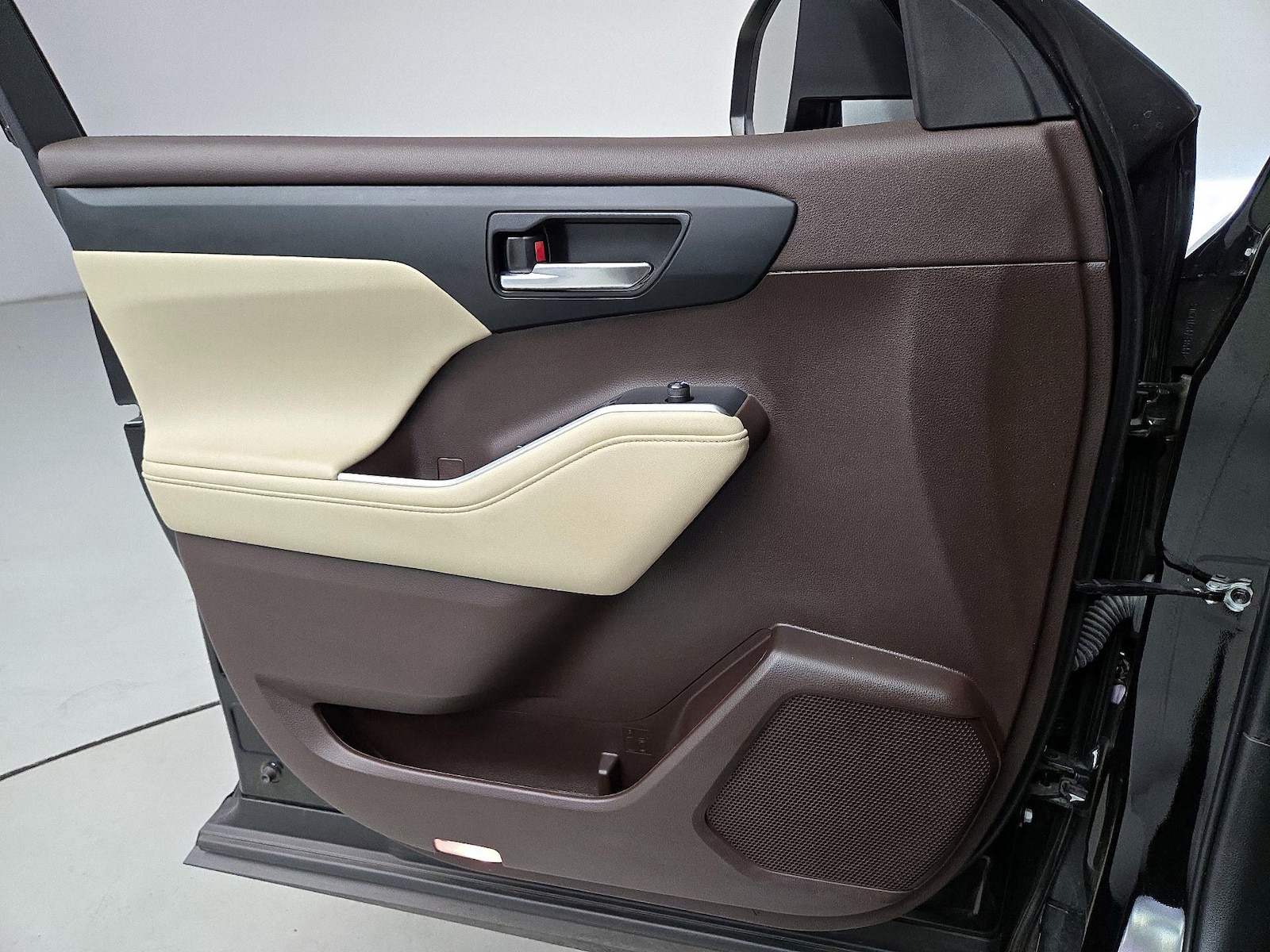 2022 Toyota Highlander XLE - Photo 13