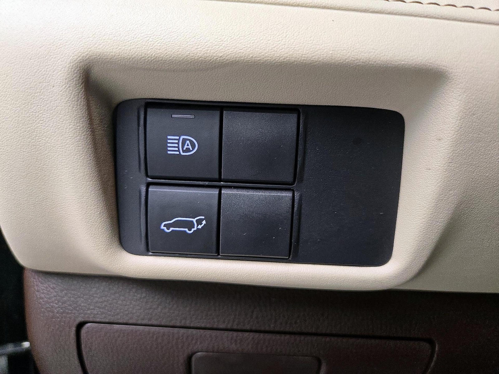 2022 Toyota Highlander XLE - Photo 14