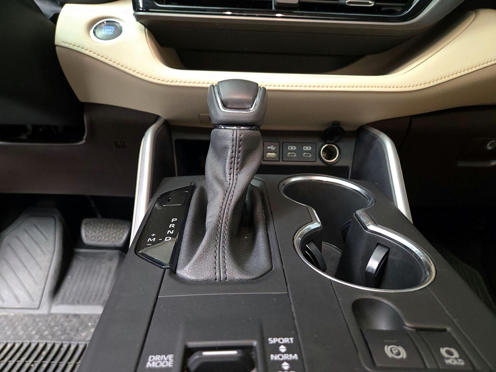 2022 Toyota Highlander XLE - Photo 19