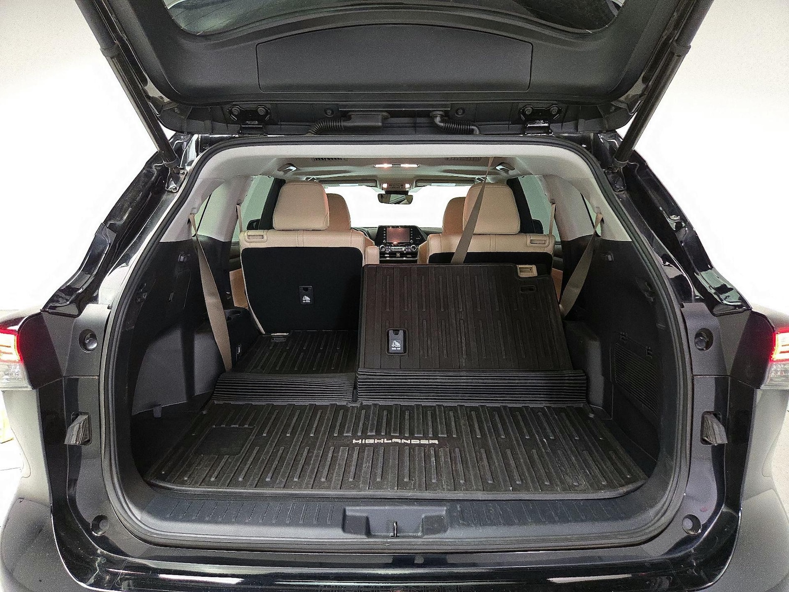2022 Toyota Highlander XLE - Photo 25