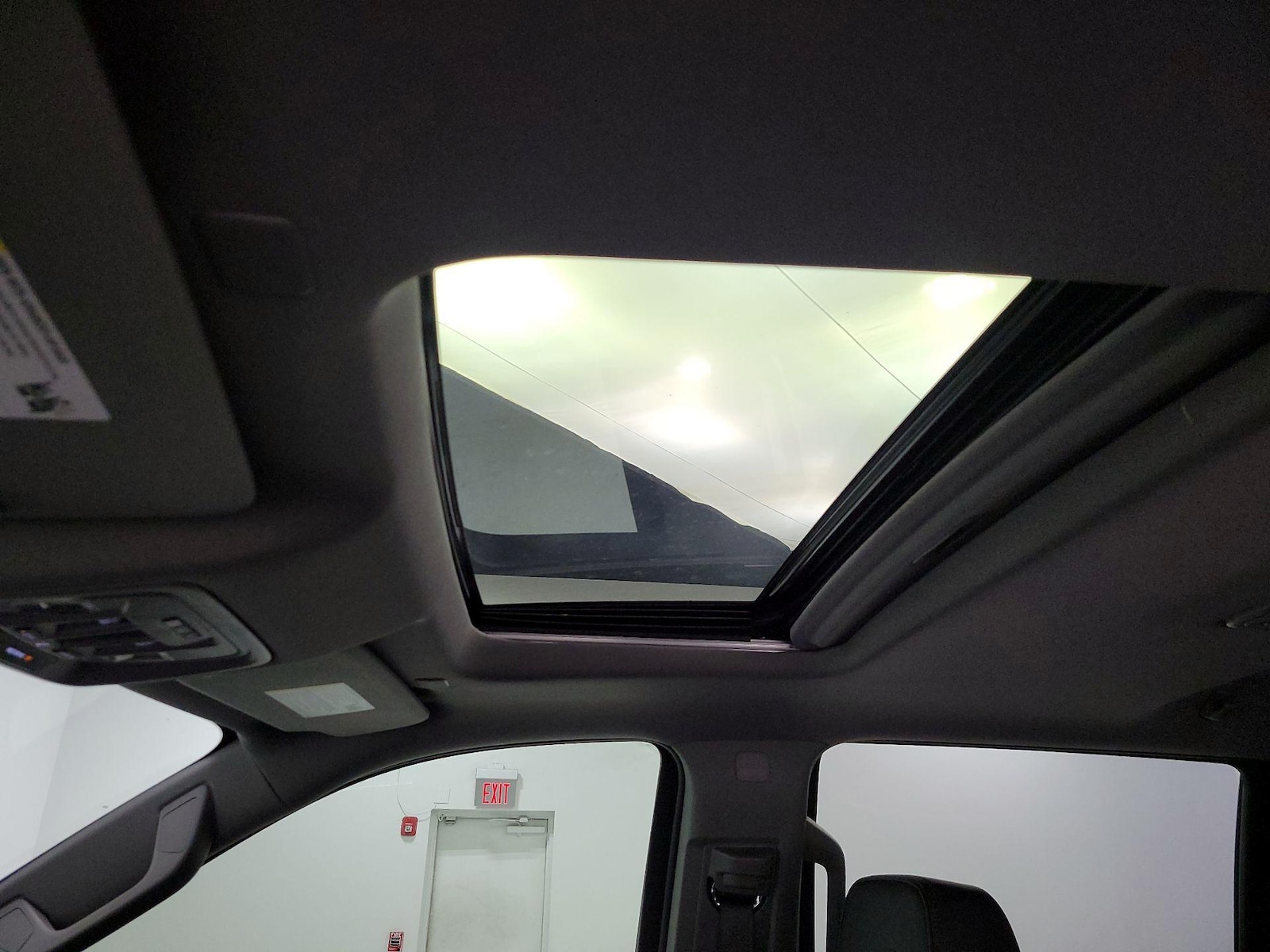 Sunroof(s) & Overhead Airbags