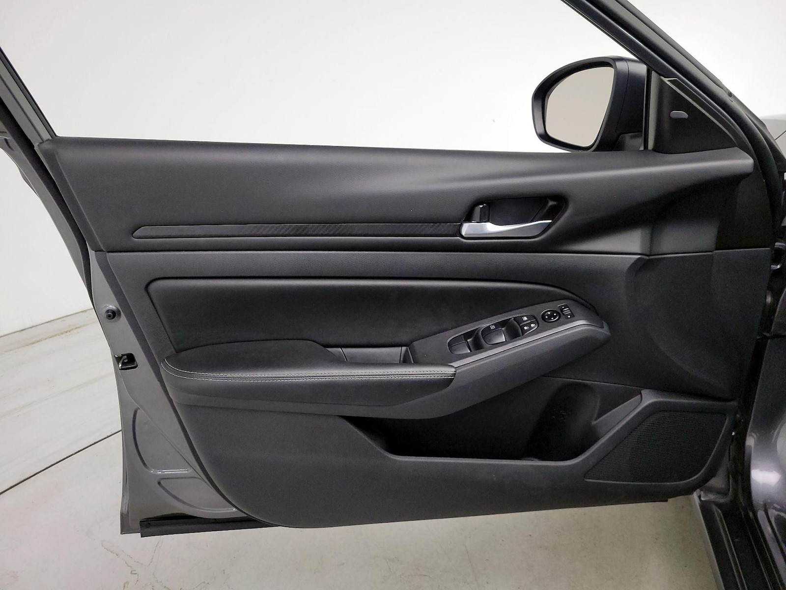 2025 Nissan Altima SV - Photo 13