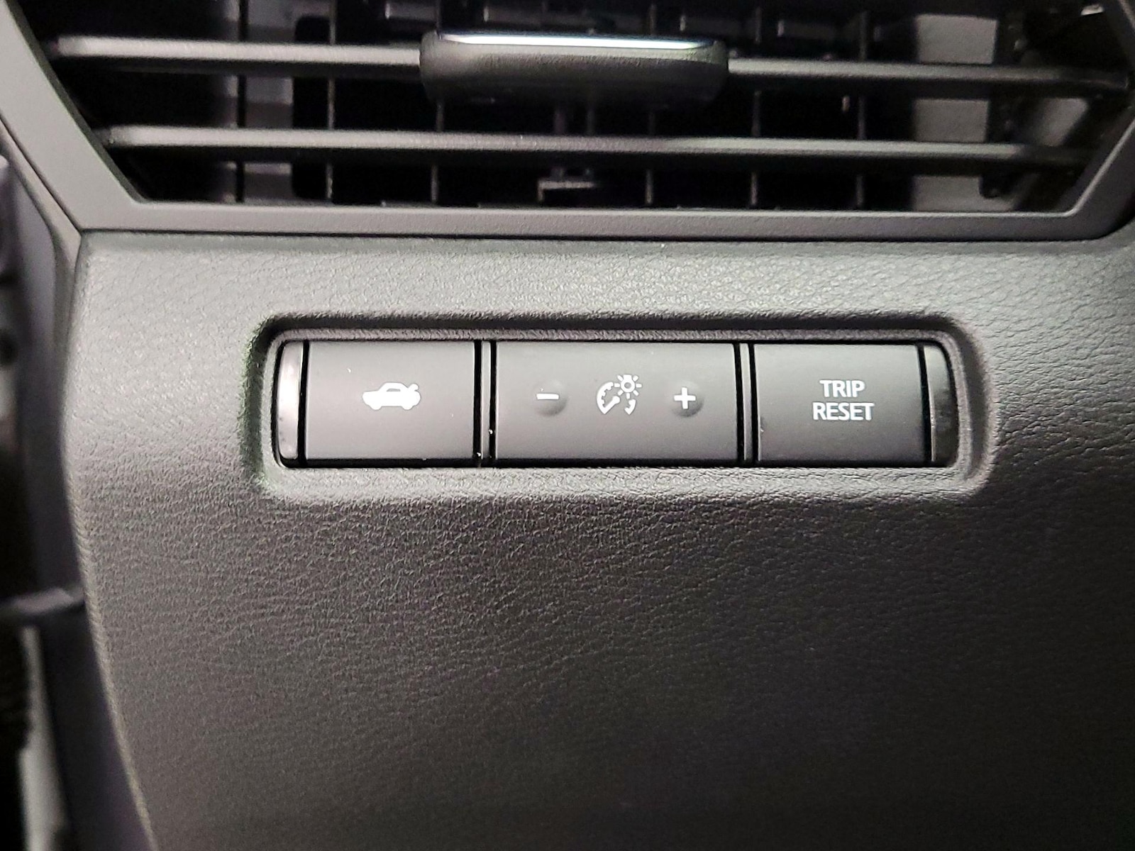 2025 Nissan Altima SV - Photo 14