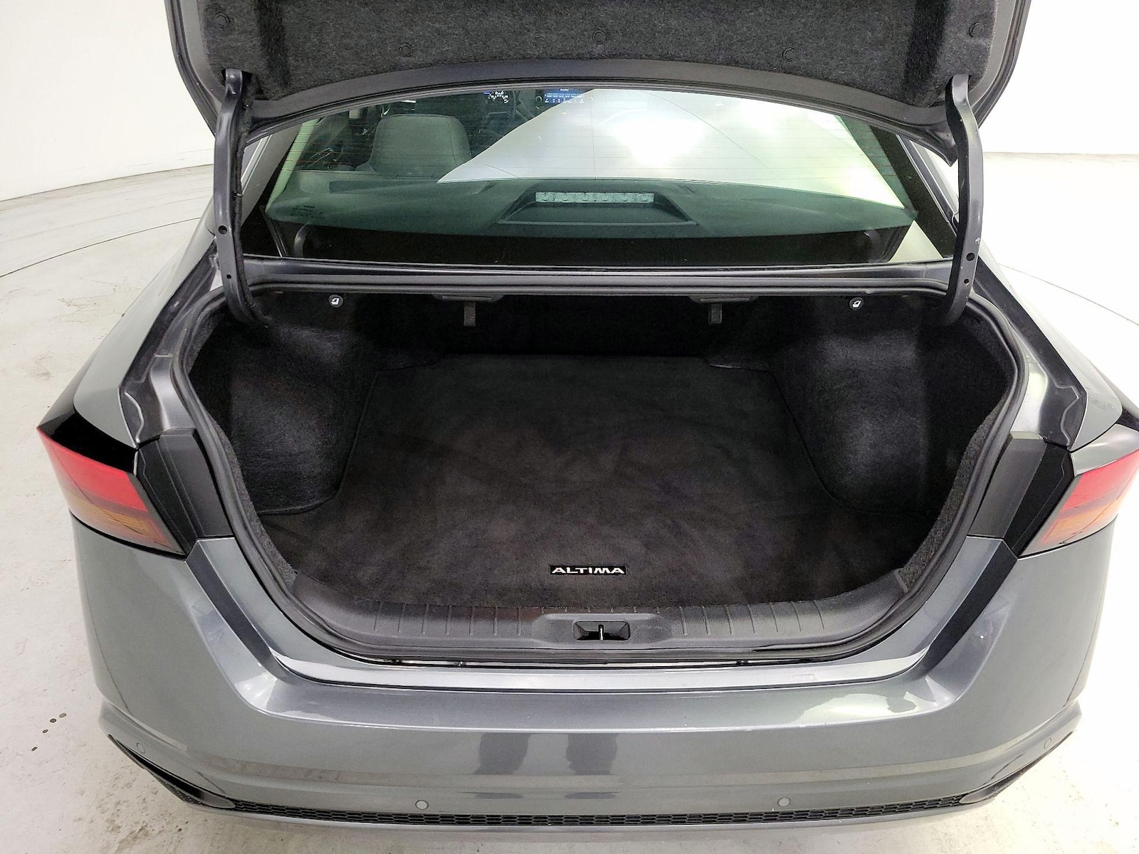 2025 Nissan Altima SV - Photo 21