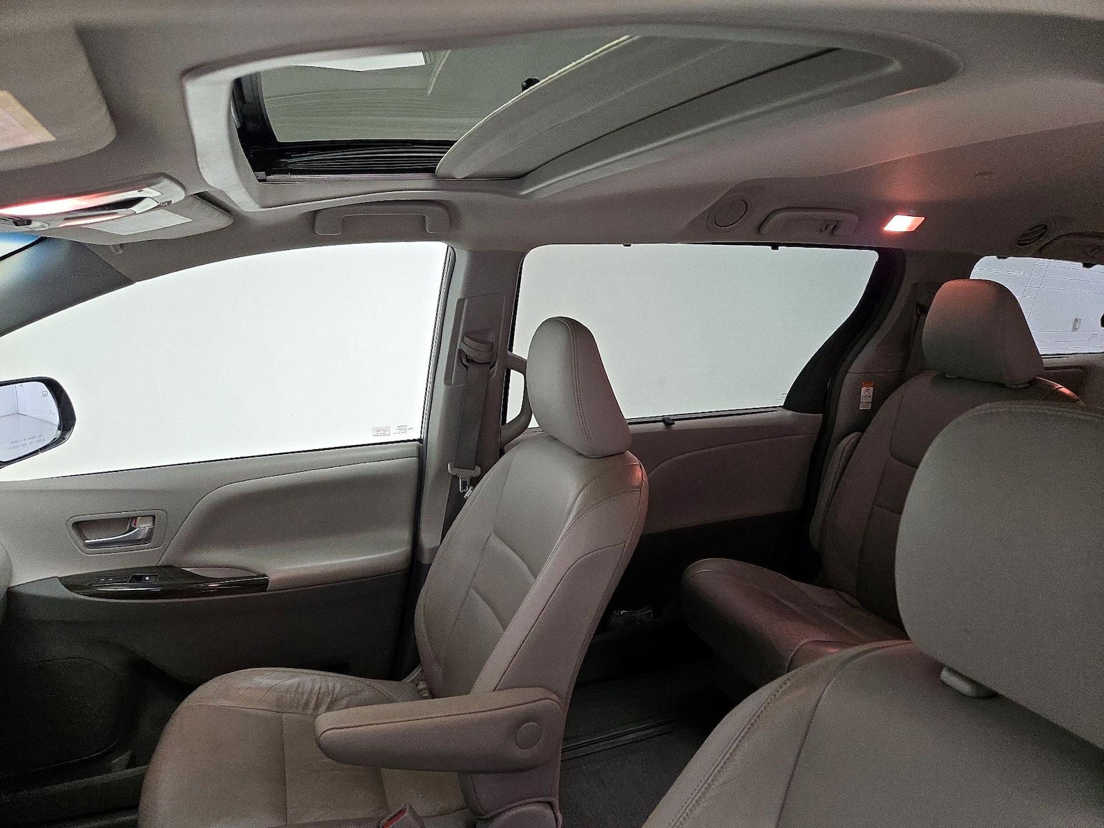 Sunroof(s) & Overhead Airbags