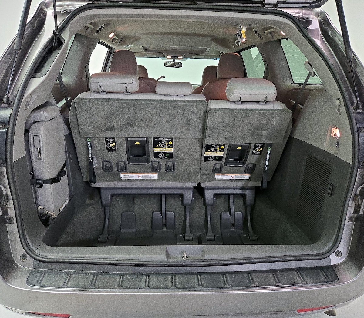 Trunk/Cargo (Seats Up)