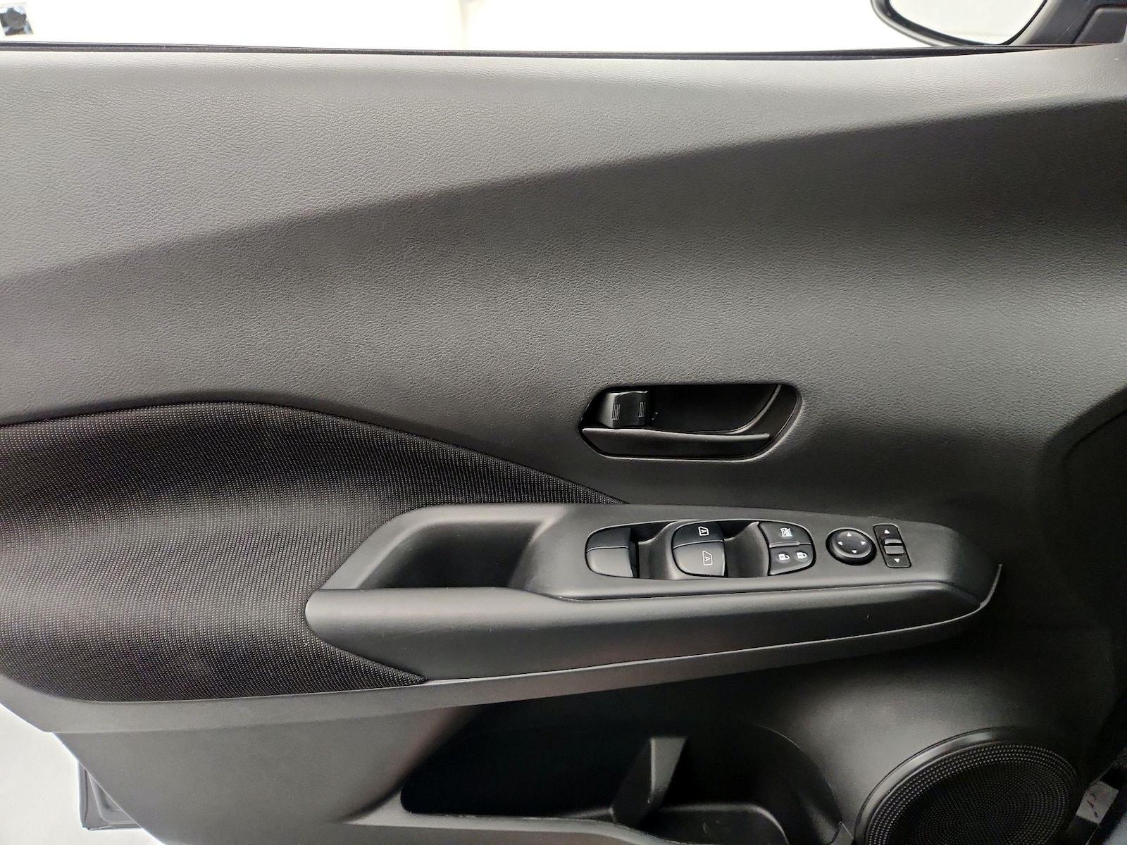 2025 Nissan KICKS PLAY Base - Photo 13