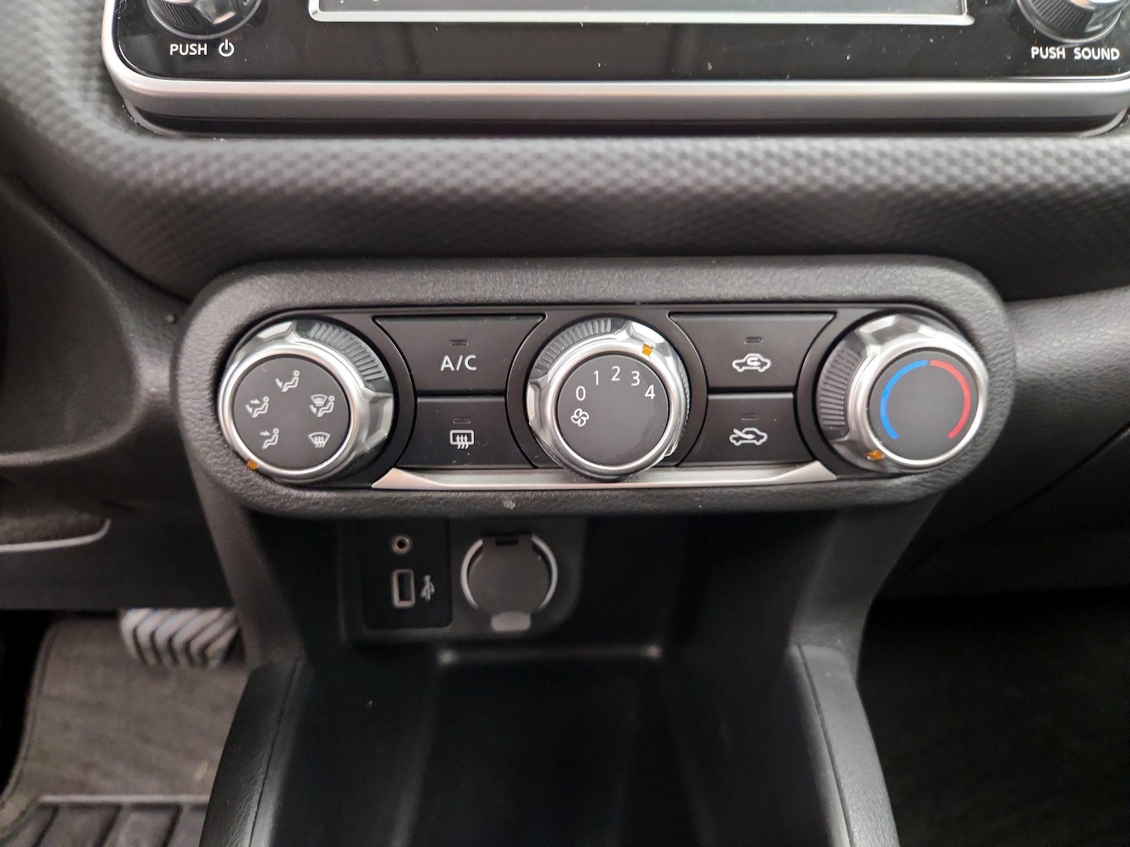 2025 Nissan KICKS PLAY Base - Photo 17