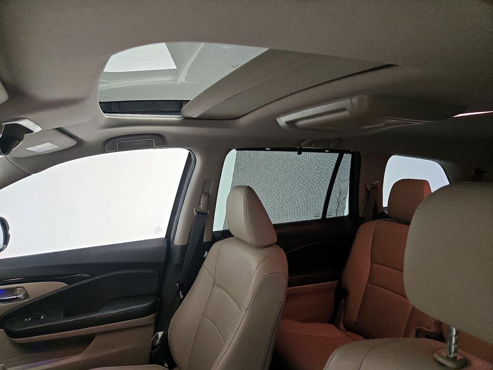 Sunroof(s) & Overhead Airbags