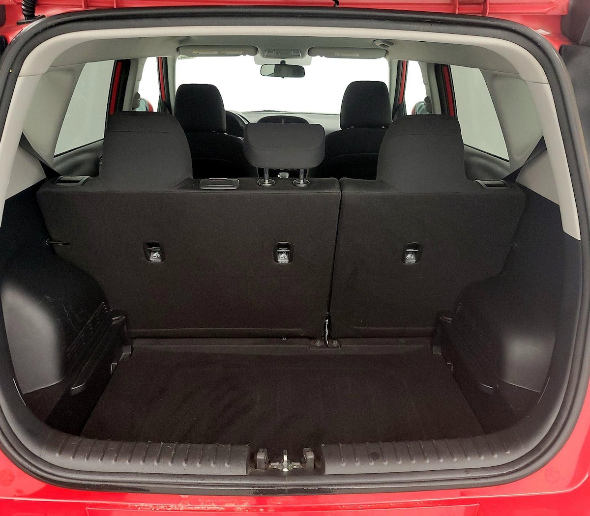 Trunk/Cargo (Seats Up)