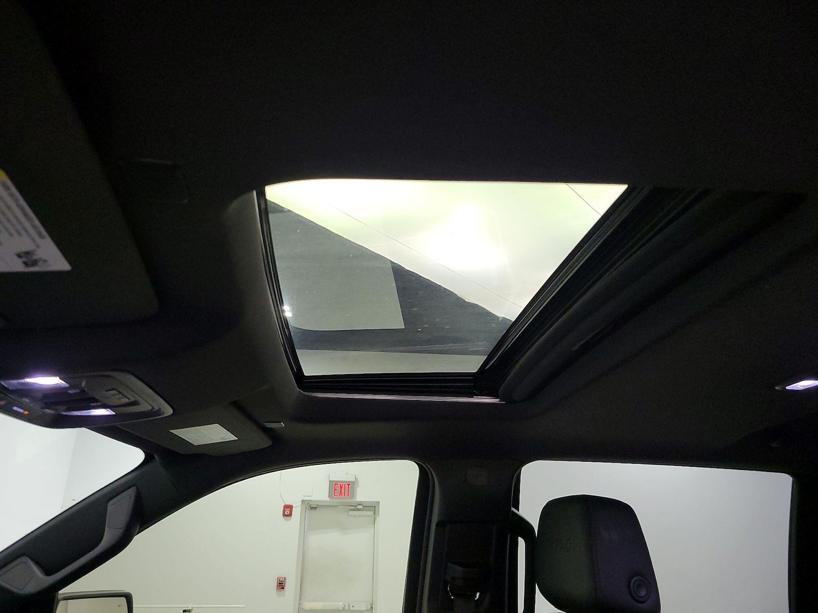 Sunroof(s) & Overhead Airbags