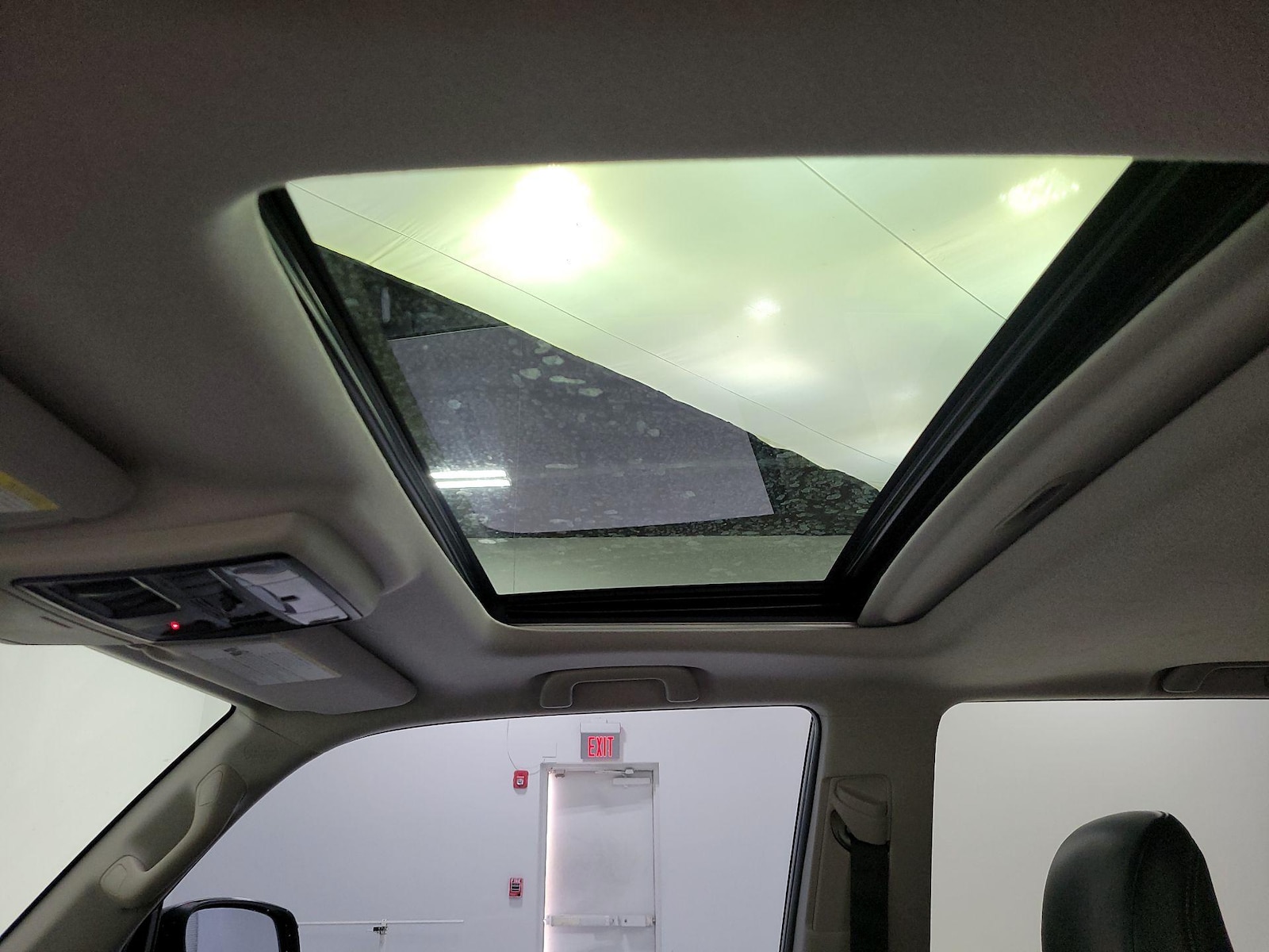 Sunroof(s) & Overhead Airbags