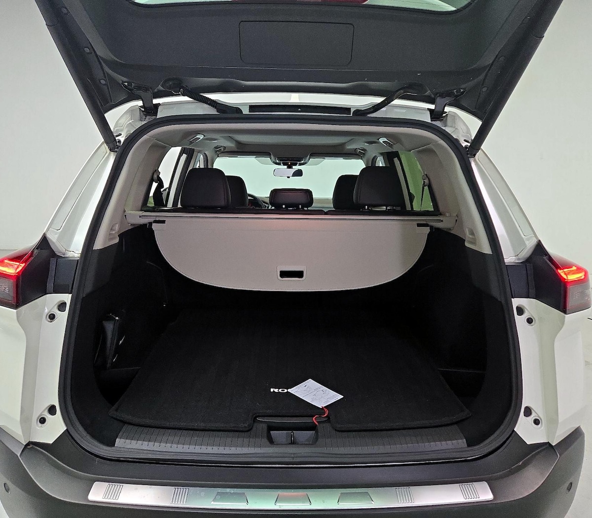 Trunk/Cargo (Seats Up)