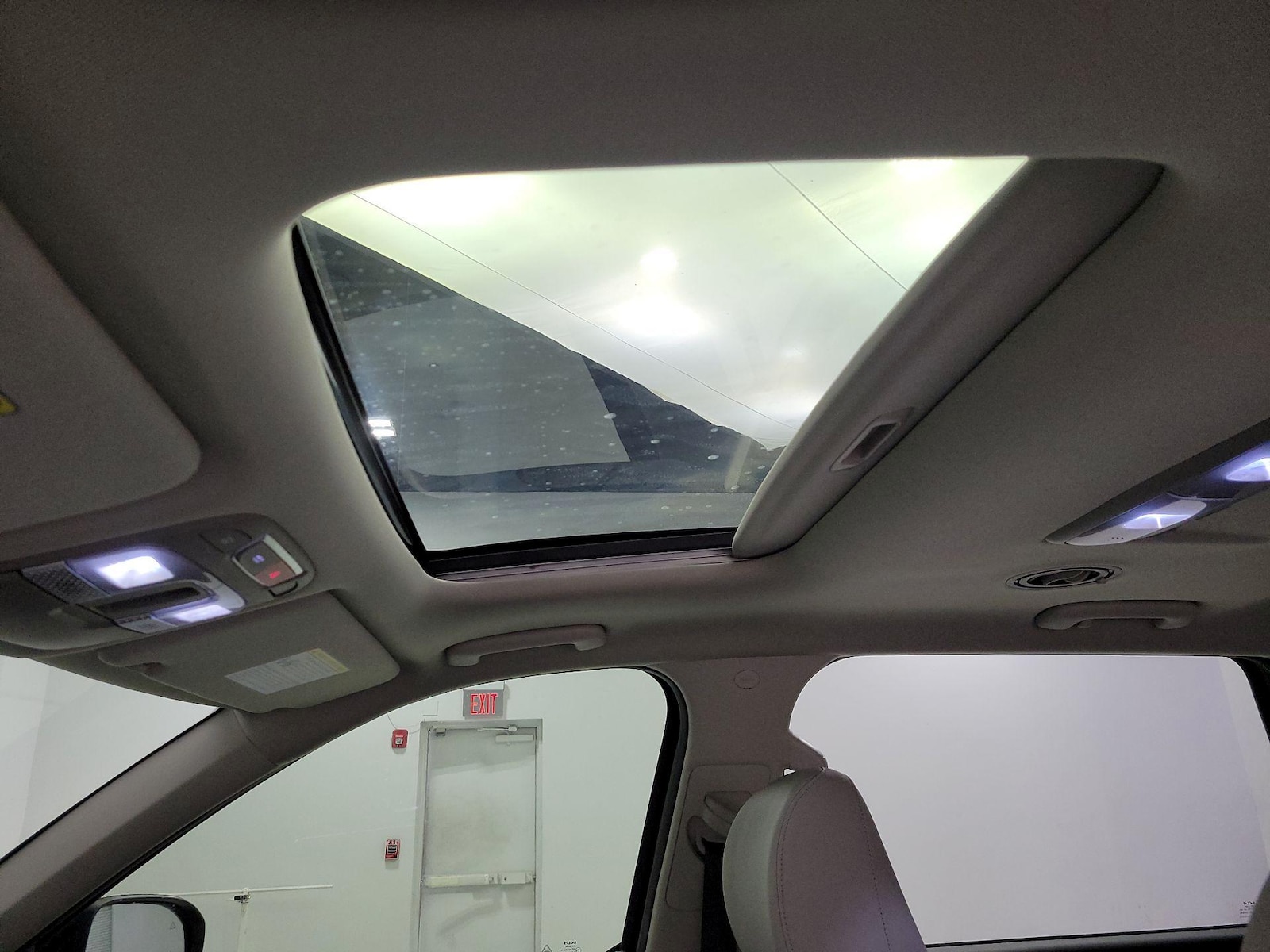 Sunroof(s) & Overhead Airbags