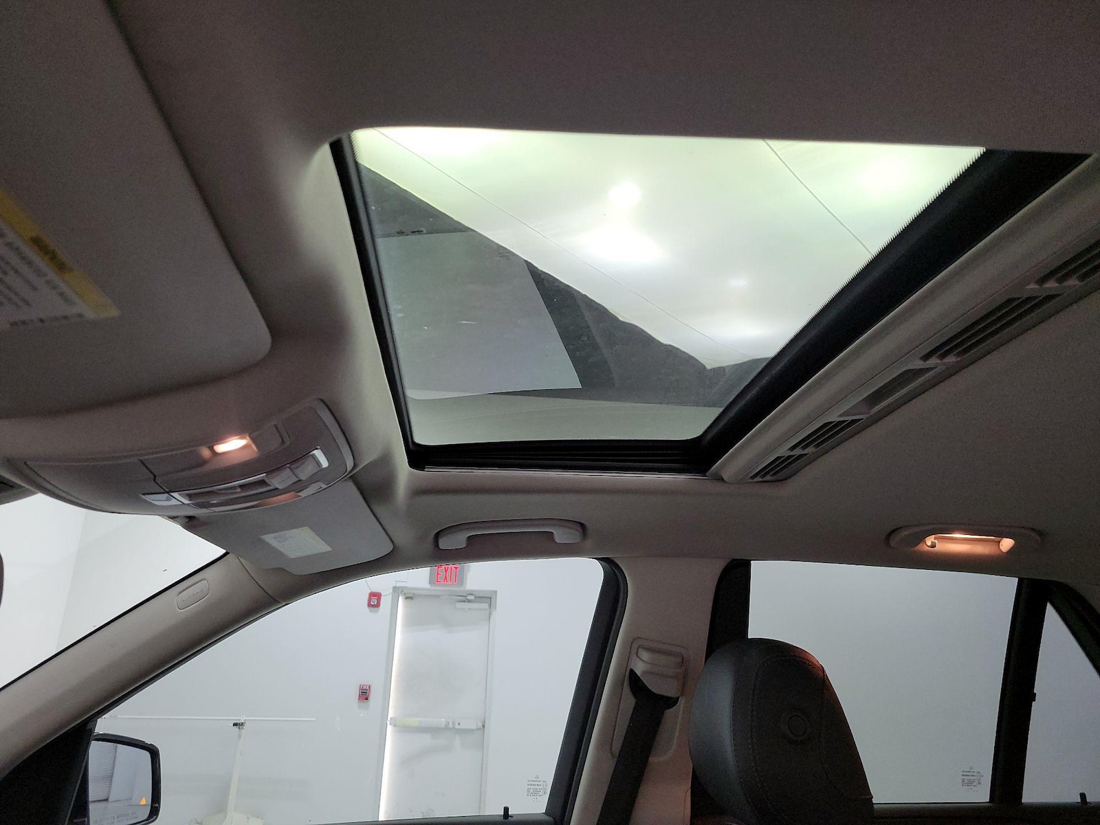 Sunroof(s) & Overhead Airbags
