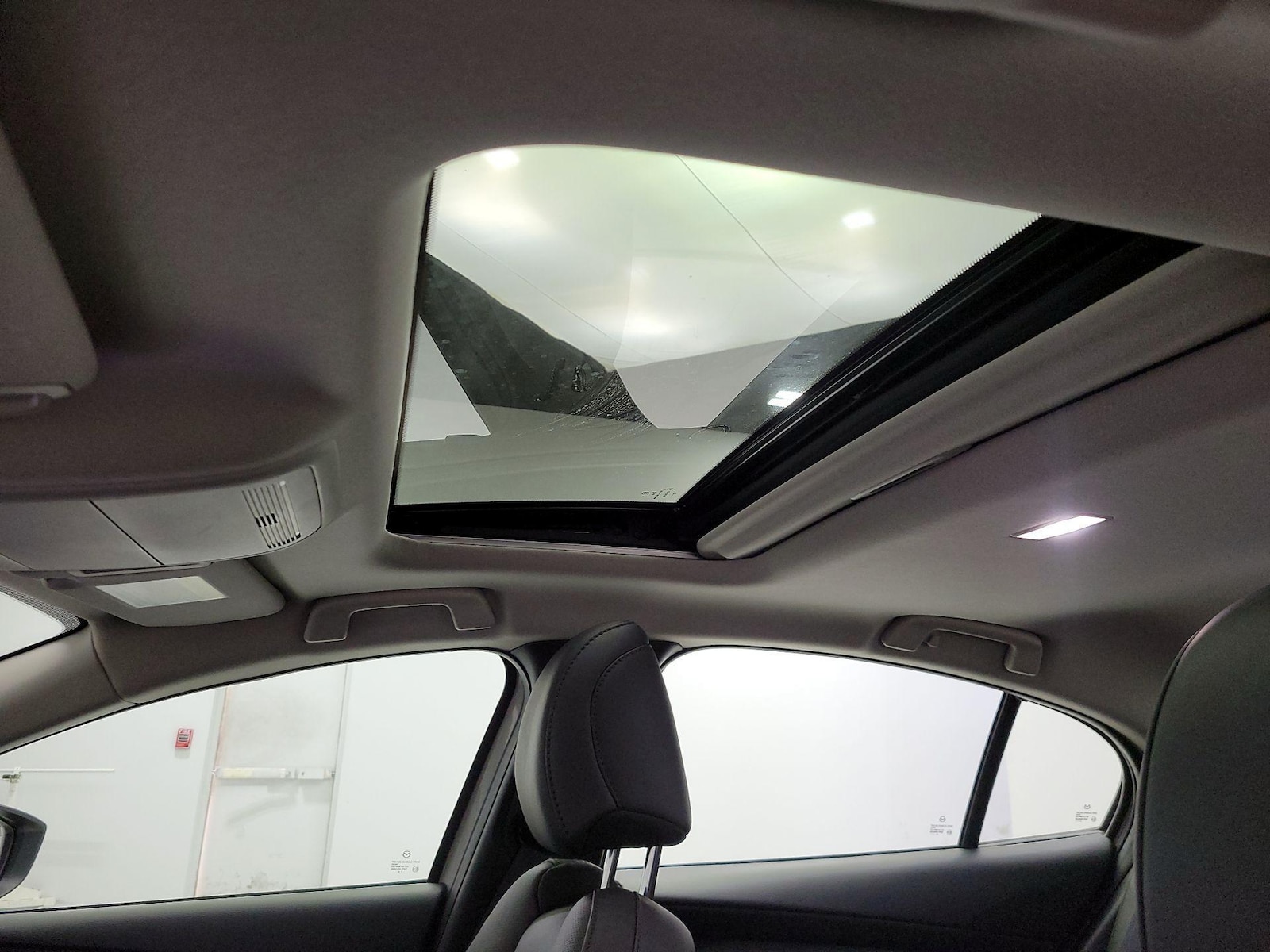 Sunroof(s) & Overhead Airbags