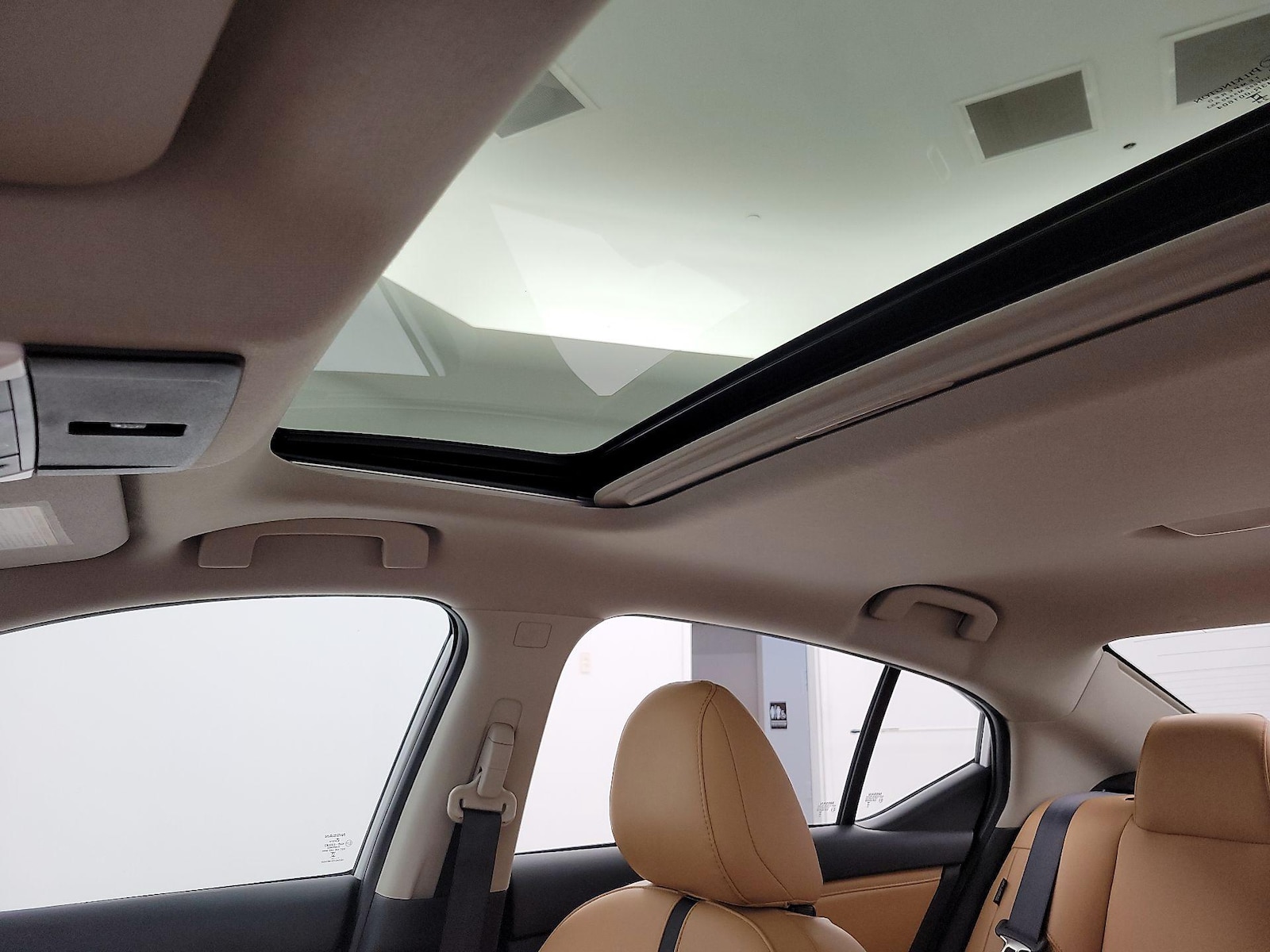 Sunroof(s) & Overhead Airbags