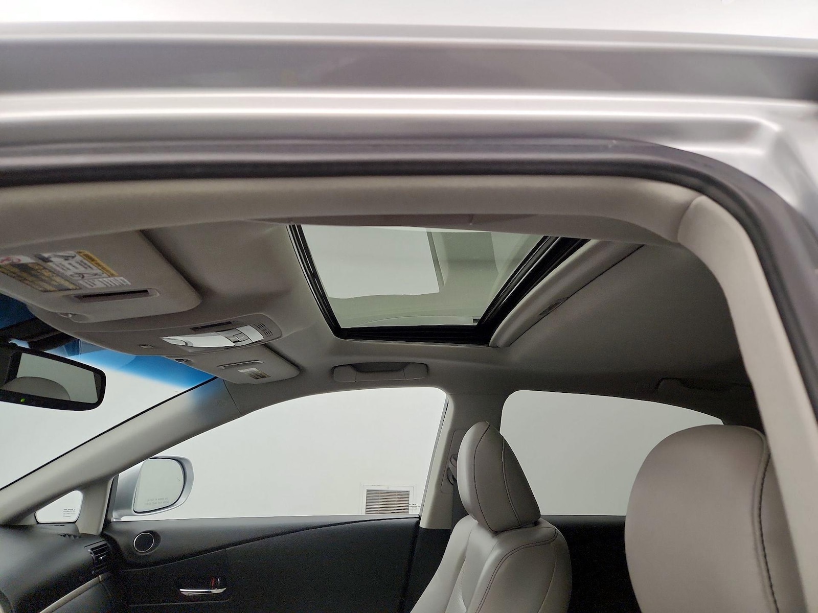 Sunroof(s) & Overhead Airbags