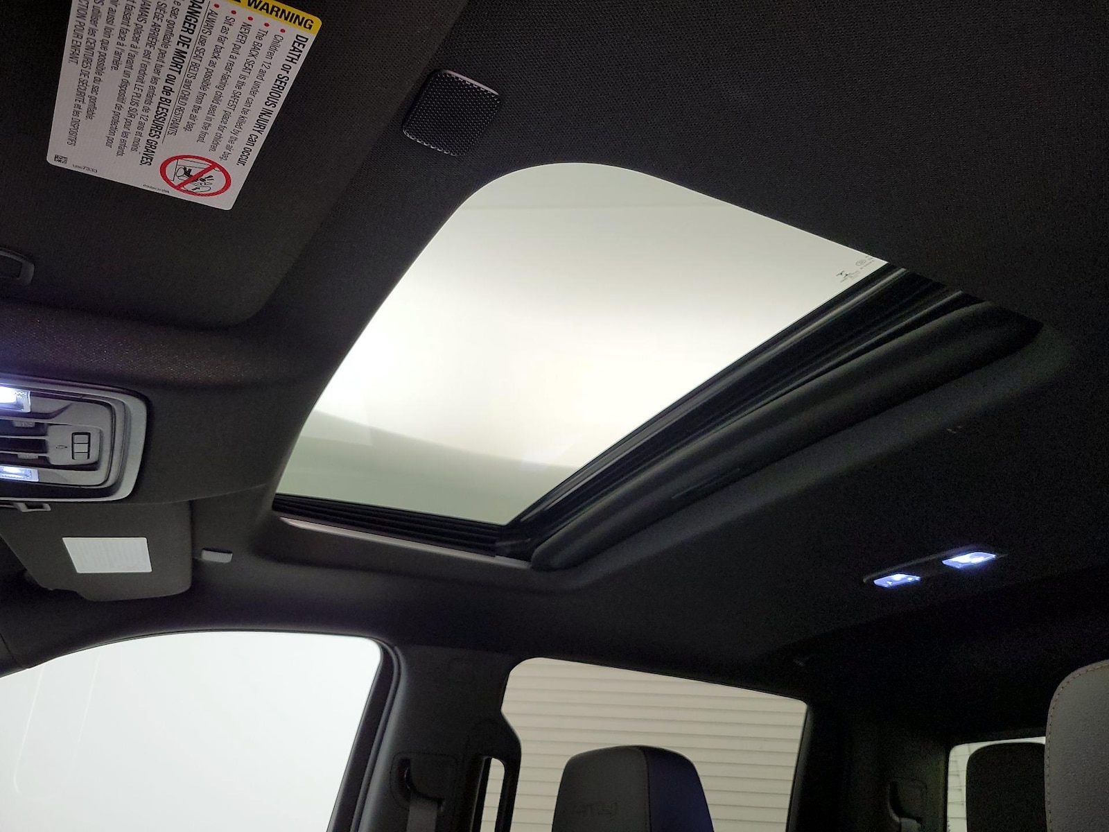 Sunroof(s) & Overhead Airbags