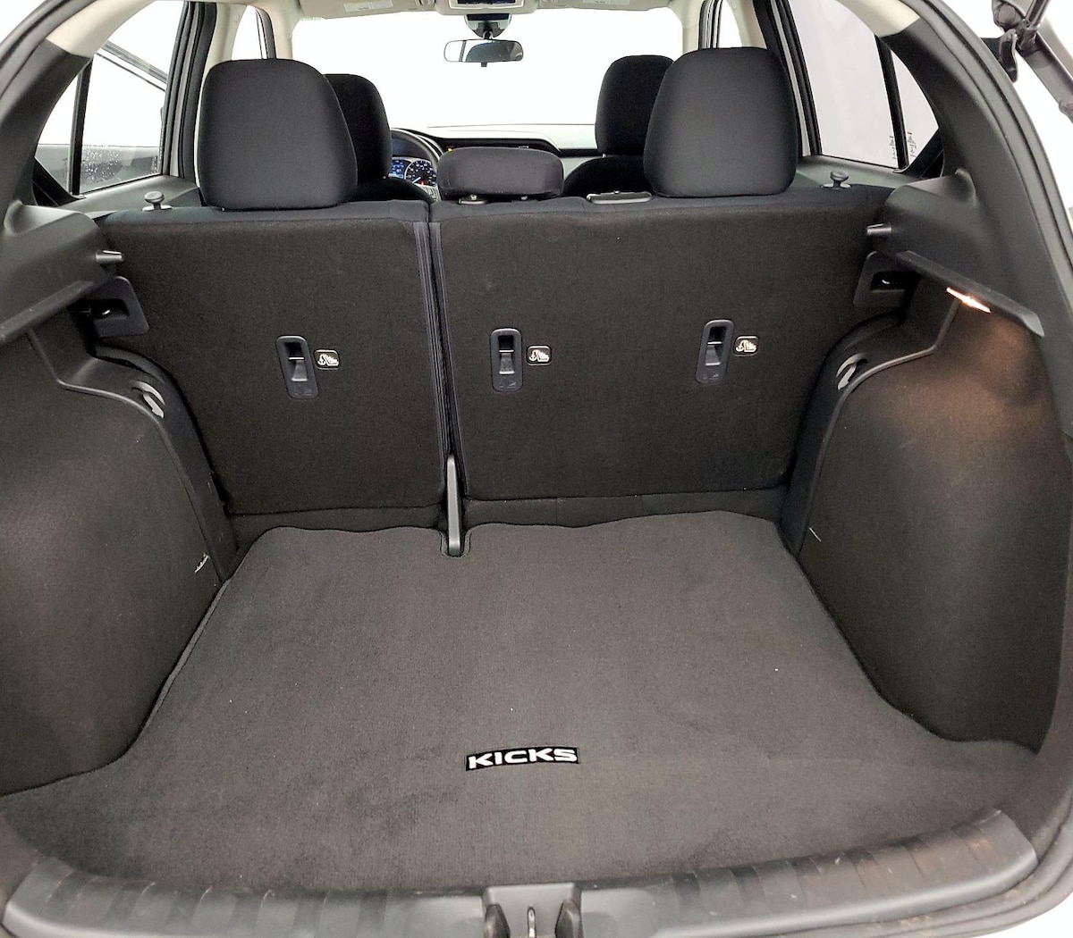 Trunk/Cargo (Seats Up)
